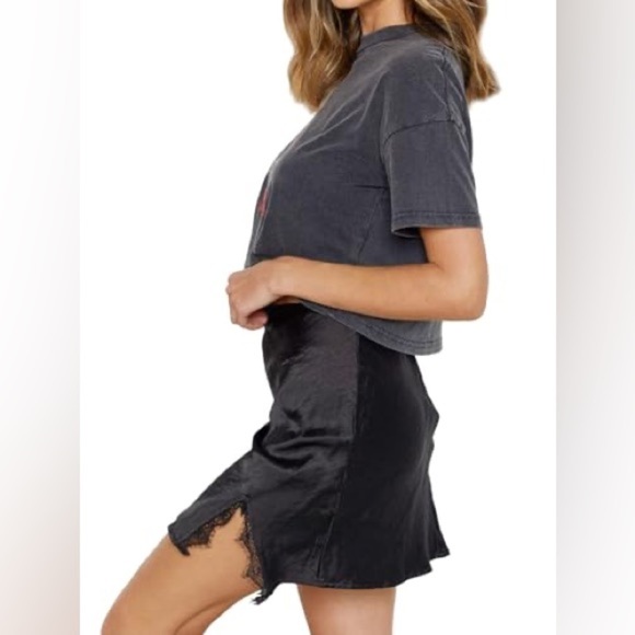 Razy’s Satin Feel Lace Slit Detail Zip Up Mini Skirt - Picture 12 of 16